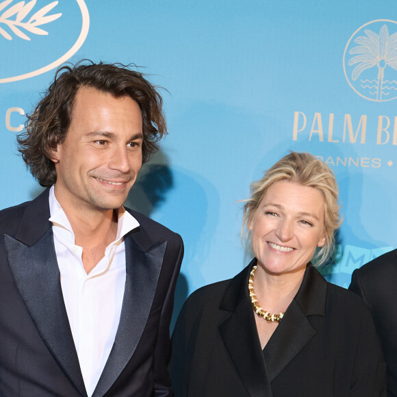 Bertrand Chameroy et Anne-Elisabeth Lemoine ont quant à eux affiché leur complicité avant de se rendre à cet événement 
Bertrand Chameroy, Anne-Elisabeth Lemoine - Photocall du dîner d'ouverture du 77ème Festival International du Film de Cannes, au Carlton. Le 14 mai 2024 © Borde-Jacovides-Moreau / Bestimage 