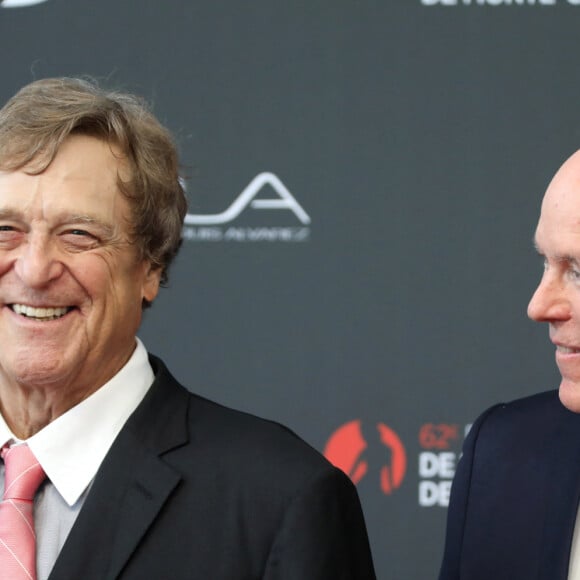 S.A.S LE Prince Albert II et John GOODMAN sur le tapis rouge du photocall de la cérémonie d'ouverture du 62ème Festival de Télévision de Monte-Carlo, à Monaco, le 16 juin 2023. © Cyril Dodergny/Nice Matin/BestImage 