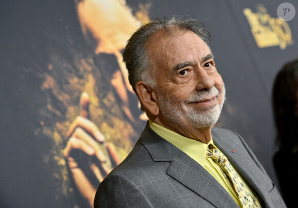 Il aurait "tenté d'embrasser certaines des figurantes, qui étaient alors topless et peu vêtues".
Francis Ford Coppola au photocall de la soirée du 50ème anniversaire du film culte "The Godfather" à Los Angeles, le 22 février 2022. 