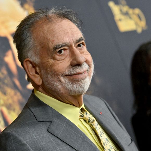 Il aurait "tenté d'embrasser certaines des figurantes, qui étaient alors topless et peu vêtues".
Francis Ford Coppola au photocall de la soirée du 50ème anniversaire du film culte "The Godfather" à Los Angeles, le 22 février 2022. 