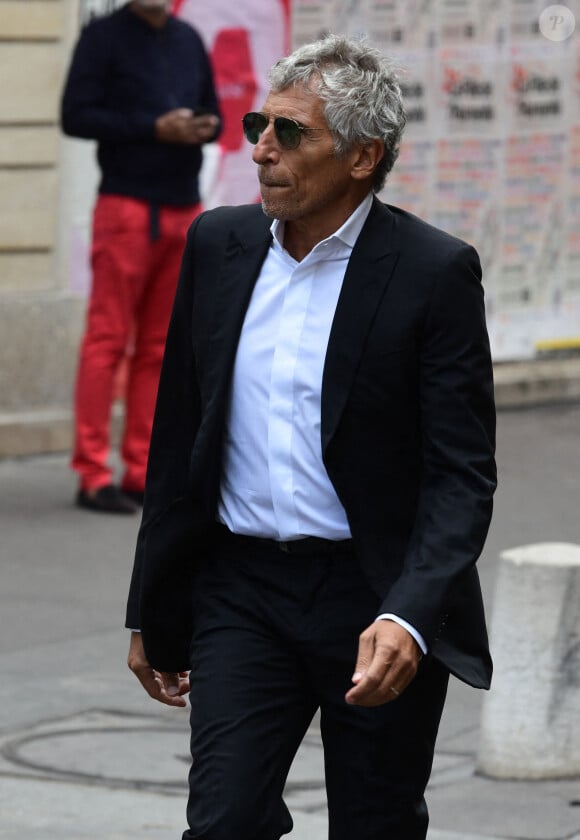 Nagui - Arrivées des célébrités aux obsèques de Jane Birkin en l'église Saint-Roch à Paris. Le 24 juillet 2023 © Jacovides-KD Niko / Bestimage