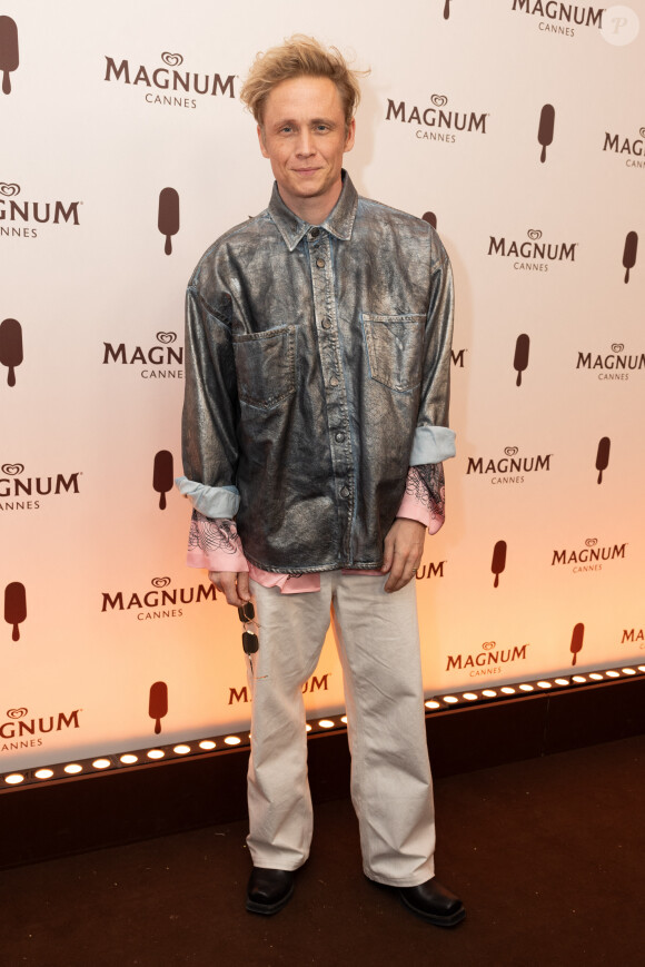 Matthias Schweighoefer - Soirée sur la plage Magnum lors du 77ème Festival International du Film de Cannes, France, le 16 mai 2024. © Jeremy Melloul / Magnum Cannes via Bestimage   