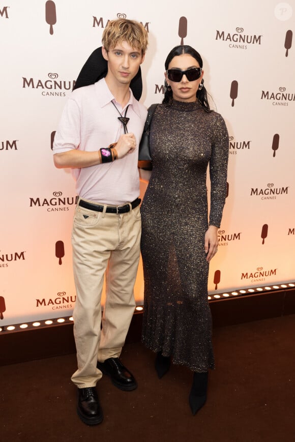 Troye sivan, Charlie XCX - Soirée sur la plage Magnum lors du 77ème Festival International du Film de Cannes, France, le 16 mai 2024. © Jeremy Melloul / Magnum Cannes via Bestimage   