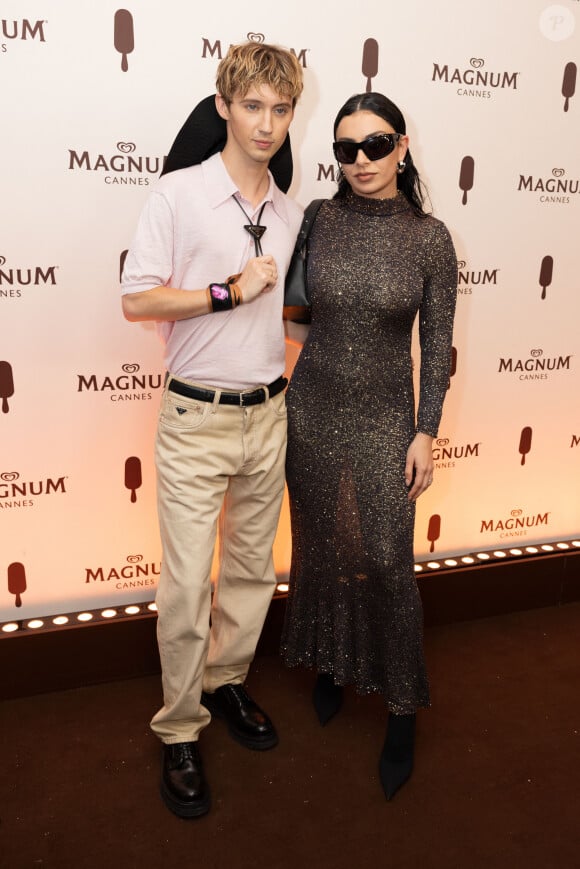 Troye sivan, Charlie XCX - Soirée sur la plage Magnum lors du 77ème Festival International du Film de Cannes, France, le 16 mai 2024. © Jeremy Melloul / Magnum Cannes via Bestimage   