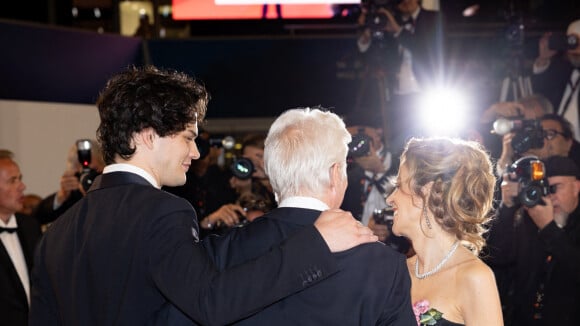 Cannes 2024 - Richard Gere : Baiser fougueux à sa femme Alejandra Silva, de 34 ans sa cadette, son fils très séduisant fait sensation