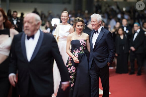 Alejandra Silva et son mari Richard Gere - Montée des marches du film "Oh, Canada" lors du 77ème Festival International du Film de Cannes, au Palais des Festivals à Cannes. Le 17 mai 2024 © Jacovides-Moreau / Bestimage