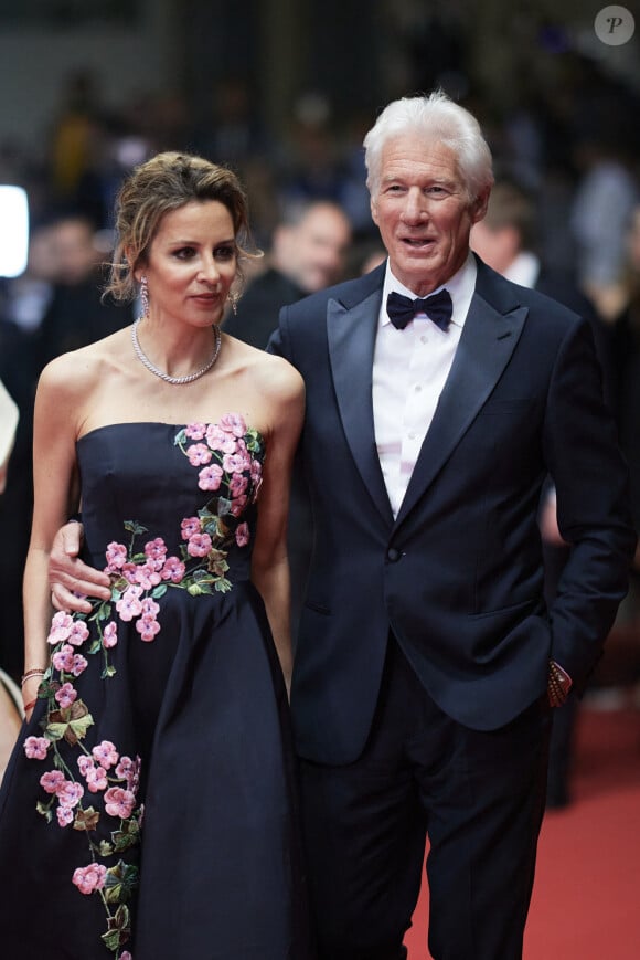 Alejandra Silva et son mari Richard Gere - Montée des marches du film "Oh, Canada" lors du 77ème Festival International du Film de Cannes au Palais des Festivals à Cannes. Le 17 mai 2024 © Jacovides-Moreau / Bestimage