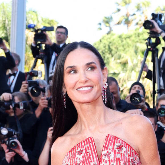 Demi Moore - Tapis rouge du film "Kinds of Kindness" lors du 77ème Festival International du Film de Cannes au Palais des Festivals à Cannes. Le 17 mai 2024 © Jacovides-Moreau / Bestimage