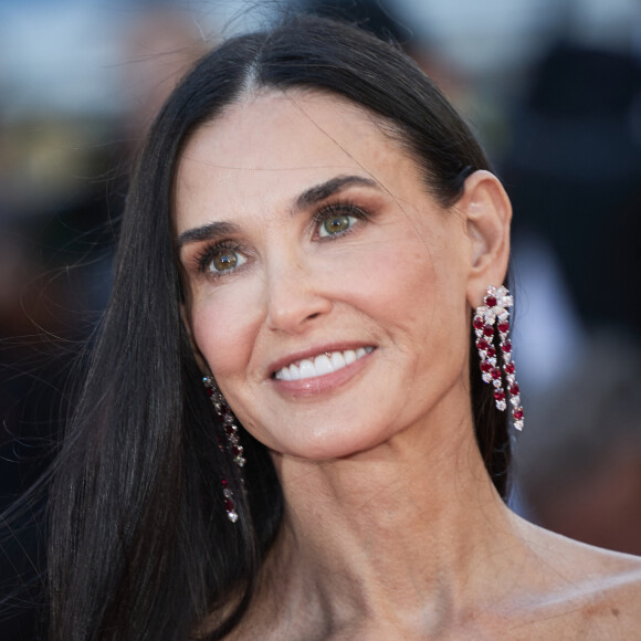 Demi Moore - Tapis rouge du film "Kinds of Kindness" lors du 77ème Festival International du Film de Cannes au Palais des Festivals à Cannes. Le 17 mai 2024 © Jacovides-Moreau / Bestimage