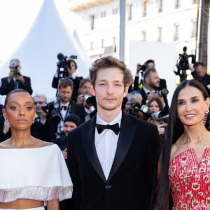 Sophie Wilde, Mike Faist, Demi Moore - Montée des marches du film "Kinds of Kindness" lors du 77ème Festival International du Film de Cannes, au Palais des Festivals à Cannes. Le 17 mai 2024 © Jacovides-Moreau / Bestimage