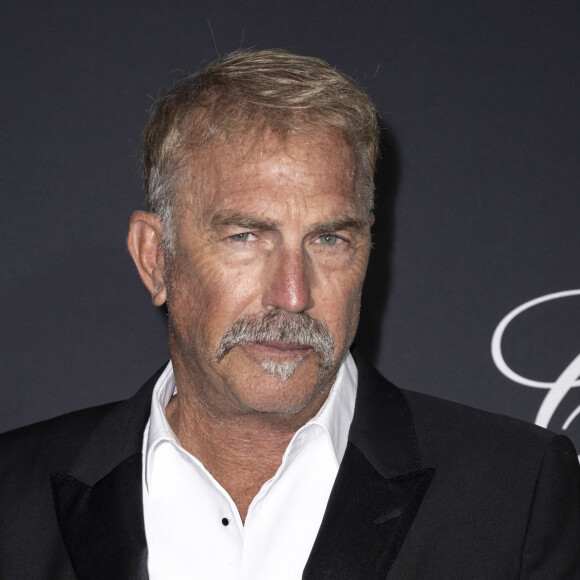 Kevin Costner - Photocall du dîner "Trophée Chopard" au Carlton Beach lors du 77ème Festival International du Film de Cannes. Le 17 mai 2024 © Olivier Borde / Bestimage