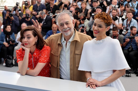 Aubrey Plaza, Francis Ford Coppola et Nathalie Emmanuel au photocall de "Megalopolis" lors de la 77e édition du Festival de Cannes au Palais des Festivals à Cannes, France, le 17 mai 2024. © Jacovides-Moreau/Bestimage