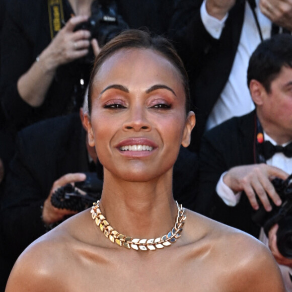 Zoe Saldana - Montée des marches du film " Emilia Perez " lors du 77ème Festival International du Film de Cannes, au Palais des Festivals à Cannes. Le 18 mai 2024 © 