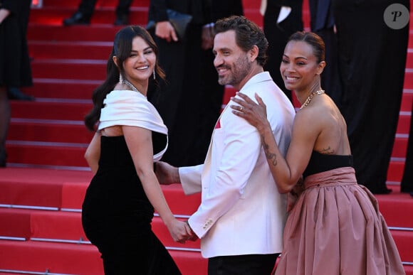 Selena Gomez, Edgar Ramirez et Zoe Saldana au Festival de Cannes - Montée des marches du film " Emilia Perez " lors du 77ème Festival International du Film de Cannes, au Palais des Festivals à Cannes. Le 18 mai 2024
