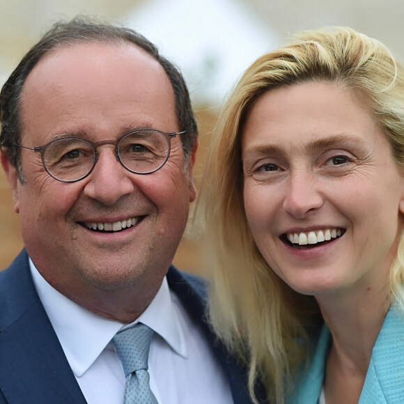 Encore une fois, l'actrice a monté les marches du Palais des Festivals de Cannes sans François Hollande
Francois Hollande et Julie Gayet lors du festival Soeurs Jumelles, Rencontre de la musique et de l'image à Rochefort le 1er juillet 2023. © Franck Castel / Bestimage 