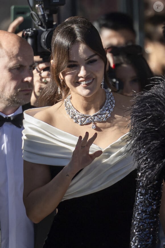 Selena Gomez aMontée des marches du film " Emilia Perez " lors du 77ème Festival International du Film de Cannes, au Palais des Festivals à Cannes. Le 18 mai 2024 © Marco Piovanotto/ABACAPRESS.COM