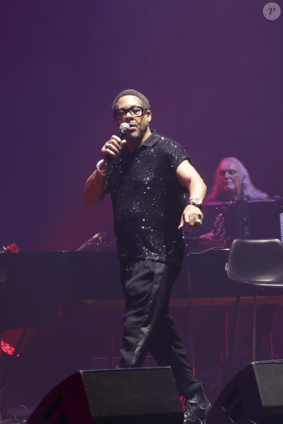 Le comédienne a révélé qu'il s'adressait quotidiennement à ses enfants comme il le ferait avec des adultes
Exclusif - JoeyStarr lors du concert hommage à la chanteuse Barbara "Du bout des lèvres" , conçu par l'INA, sur la scène du Grand Rex à Paris le 18 septembre 2023. Les stars ont repris le répertoire de Barbara dans un concert-hommage servi par des images d'archives de l'Ina. © Jack Tribeca / Bestimage 