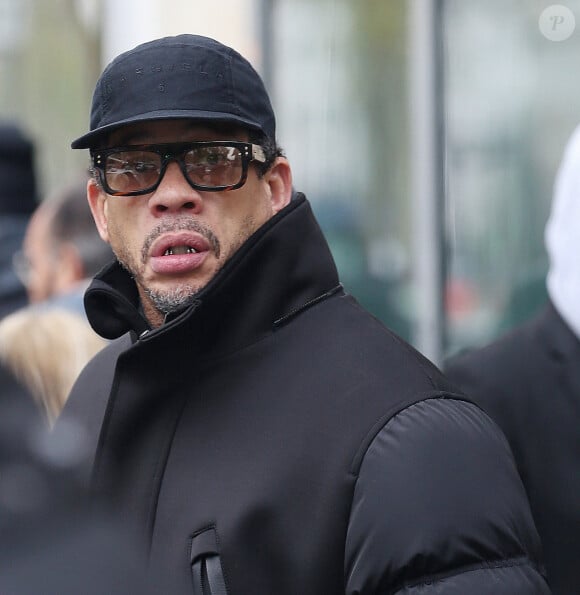 Exclusif - JoeyStarr à la sortie des studios de radio de l'émission "Les Grosses Têtes" à Paris. Le 30 novembre 2022