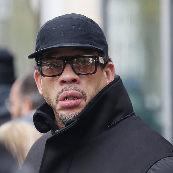 Exclusif - JoeyStarr à la sortie des studios de radio de l'émission "Les Grosses Têtes" à Paris. Le 30 novembre 2022