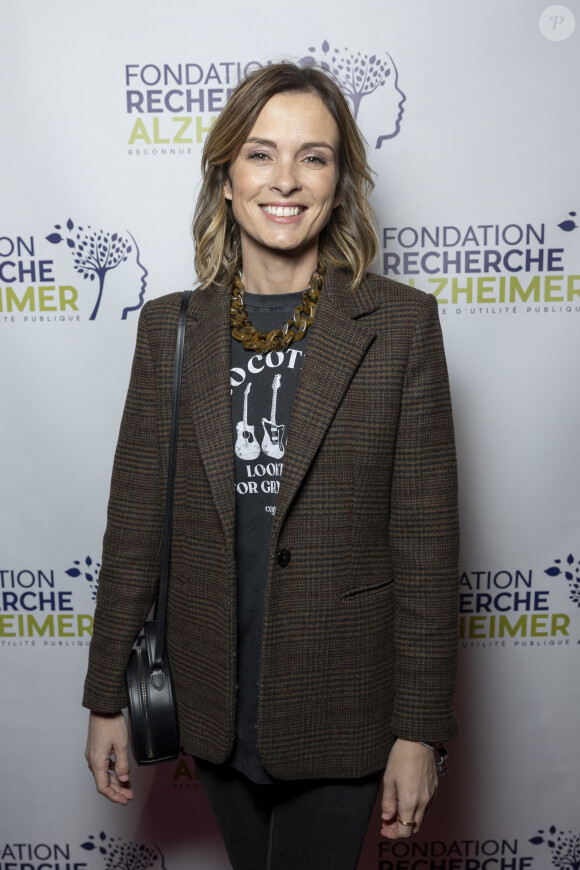 Isabelle Ithurburu au photocall du concert du gala des 20 ans de la fondation Recherche Alzheimer "2 générations chantent pour la 3ème" à l'Olympia à Paris le 18 mars 2024. © Cyril Moreau / Bestimage 