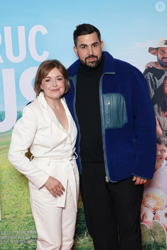 Céline Groussard et Artus assistent à la première du film "Un P'tit Truc En Plus" à l'UGC Normandie le 25 avril 2024 à Paris. Nasser Berzane/ABACAPRESS.COM