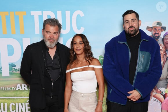 Clovis Cornillac, Alice Belaidi et Artus assistent à l'avant-première du film "Un P'tit Truc En Plus" à l'UGC Normandie le 25 avril 2024 à Paris. Nasser Berzane/ABACAPRESS.COM