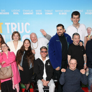 Dans ce film, l'humoriste fait jouer 11 acteurs amateurs en situation de handicap.
Clovis Cornillac, Alice Belaidi, Marie Colin, Céline Groussard, Mayane Sarah EL Base, Ludovic Boul, Sofian Ribes, Artus, Thibaut Conan, Arnaud Toupense, Benjamin Vandewalle, Marc Riso, Gad Abecassis et Boris Pitoeff assistent à l'avant-première du film "Un P'tit Truc En Plus" à l'UGC Normandie le 25 avril 2024 à Paris, France. Nasser Berzane/ABACAPRESS.COM