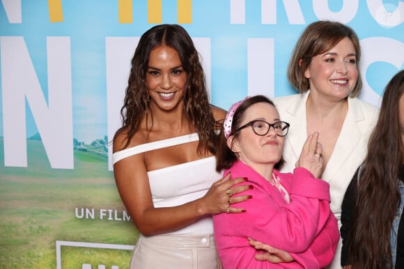 Problème : conviée au festival de Cannes, l'équipe du film n'est pas habillée par de grandes marques...
Alice Belaïdi, Marie Colin et Céline Groussard assistent à l'avant-première du film "Un P'tit Truc En Plus" à l'Ugc Normandie le 25 avril 2024 à Paris. Nasser Berzane/ABACAPRESS.COM