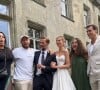 Tout comme Louise Chabat et son compagnon Julien. 
Mariage de Nicolas Duvauchelle et Anne-Charlotte @ Instagram