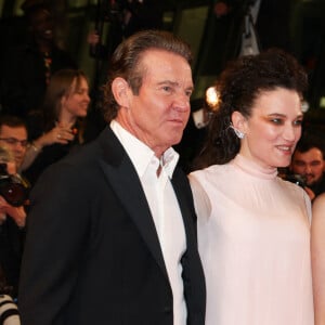 Dennis Quaid, Coralie Fargeat, Margaret Qualley, Demi Moore - Montée des marches du film " The Substance " lors du 77ème Festival International du Film de Cannes, au Palais des Festivals à Cannes. Le 19 mai 2024 © Jacovides-Moreau / Bestimage