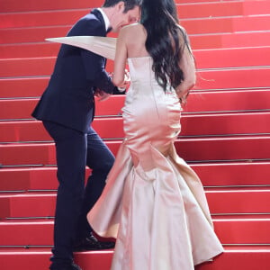 Sur le tapis rouge, Demi Moore a dérouté avec la coupe de sa robe Schiaparelli
Demi Moore - Montée des marches du film " The Substance " lors du 77ème Festival International du Film de Cannes, au Palais des Festivals à Cannes. Le 19 mai 2024 © Jacovides-Moreau / Bestimage