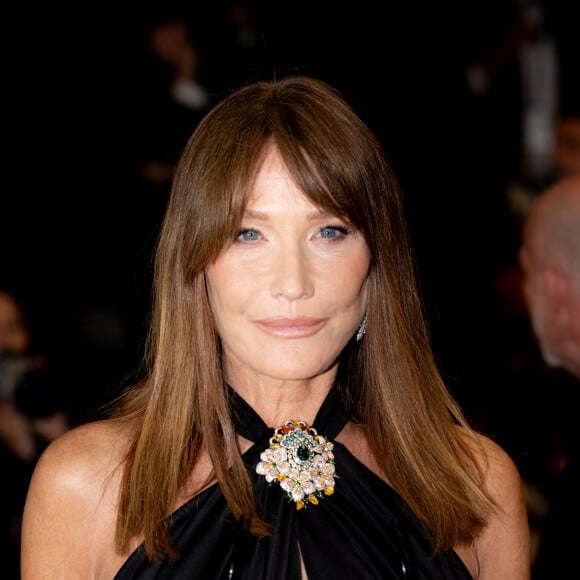 Carla Bruni Sarkozy - Montée des marches du film " The Substance " lors du 77ème Festival International du Film de Cannes, au Palais des Festivals à Cannes. Le 19 mai 2024 © Jacovides-Moreau / Bestimage