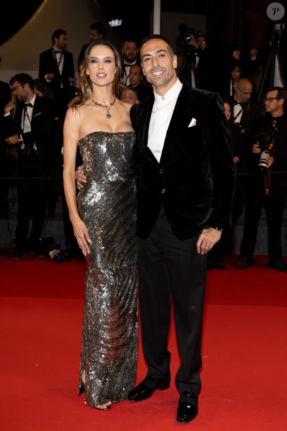 Alessandra Ambrosio, Mohammed Al Turki - Montée des marches du film " The Substance " lors du 77ème Festival International du Film de Cannes, au Palais des Festivals à Cannes. Le 19 mai 2024 © Jacovides-Moreau / Bestimage