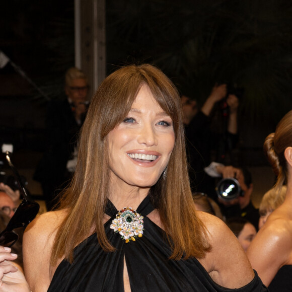 Carla Bruni Sarkozy - Montée des marches du film " The Substance " lors du 77ème Festival International du Film de Cannes, au Palais des Festivals à Cannes. Le 19 mai 2024 © Jacovides-Moreau / Bestimage