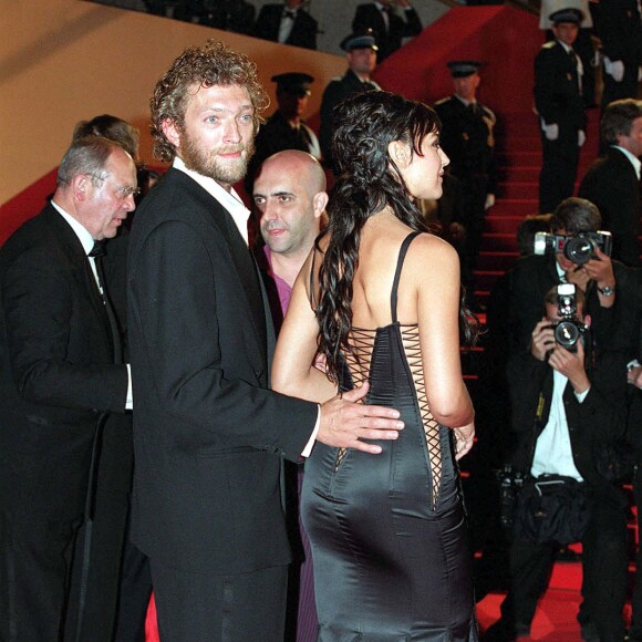 Archives - Vincent Cassel et Monica Bellucci et Vincent Cassel lors de la montée des marches du film ''Irréversible'' pendant le 55ème Festival de Cannes, en 2002.