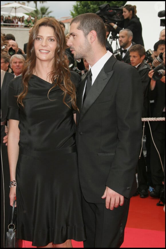 A savoir Melvil Poupaud.
Chiara Mastroianni et Melvil Poupaud - 61e festival de Cannes en 2008.