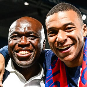 Wilfrid Mbappé et Kylian Mbappé au Parc des Princes. (Credit Image: © Matthieu Mirville/ZUMA Press Wire)