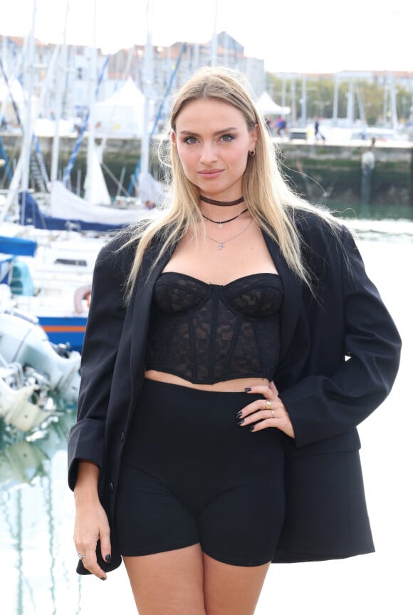 Aurélie Pons, interprète de Salomé Dickens dans le feuilleton, a déjà annoncé quitter le show de TF1.
Aurelie Pons au photocall de la série "Ici Tout Commence" lors de la 25ème édition du Festival de la fiction de la Rochelle, France, le 16 septembre 2023. © Denis Guignebourg/BestImage