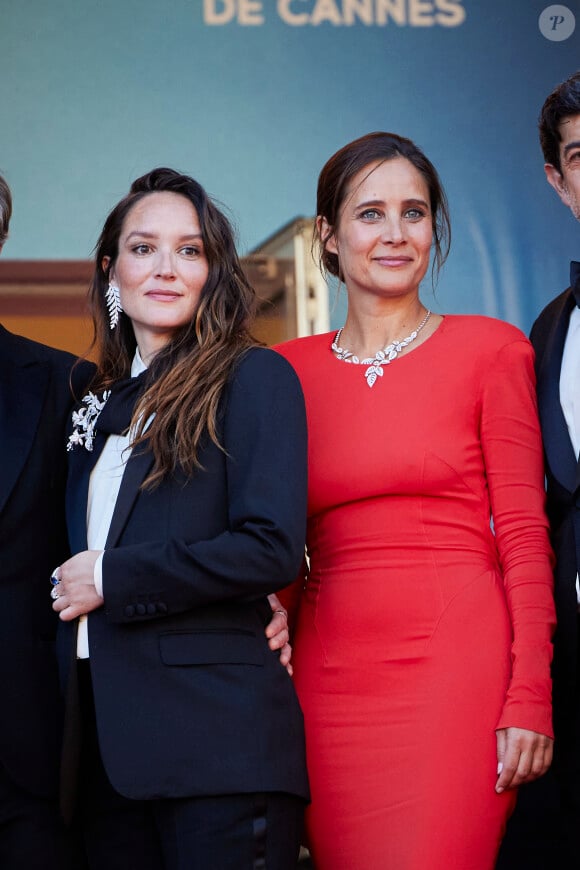 Anais Demoustier, Julie De Bona - Montée des marches du film « Le comte de Monte-Cristo » lors du 77ème Festival International du Film de Cannes, au Palais des Festivals à Cannes. Le 22 mai 2024 © Jacovides-Moreau / Bestimage