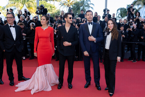 Alexandre de La Patellière, Julie De Bona, Pierre Niney, Laurent Lafitte, Anaïs Demoustier - Montée des marches du film « Le comte de Monte-Cristo » lors du 77ème Festival International du Film de Cannes, au Palais des Festivals à Cannes. Le 22 mai 2024 © Olivier Borde / Bestimage  Red carpet of the movie « Le comte de Monte-Cristo » during the 77th Cannes International Film Festival at the Palais des Festivals in Cannes, France. On may 22th 2024 