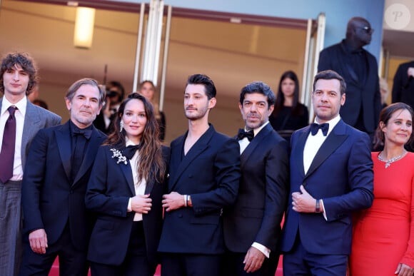 Vassili Schneider, Matthieu Delaporte, Anaïs Demoustier (enceinte), Pierre Niney, Pierfrancesco Favino, Laurent Lafitte, Julie de Bona - Montée des marches du film « Le comte de Monte-Cristo » lors du 77ème Festival International du Film de Cannes, au Palais des Festivals à Cannes. Le 22 mai 2024 © Jacovides-Moreau / Bestimage  Red carpet of the movie « Le comte de Monte-Cristo » during the 77th Cannes International Film Festival at the Palais des Festivals in Cannes, France. On may 22th 2024 