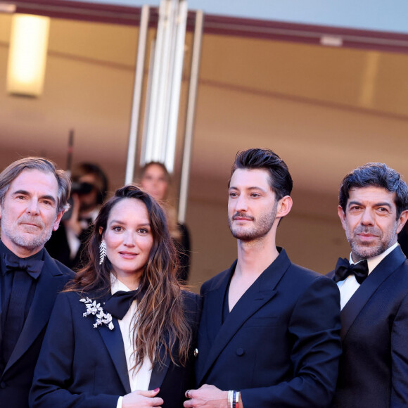 Vassili Schneider, Matthieu Delaporte, Anaïs Demoustier (enceinte), Pierre Niney, Pierfrancesco Favino, Laurent Lafitte, Julie de Bona - Montée des marches du film « Le comte de Monte-Cristo » lors du 77ème Festival International du Film de Cannes, au Palais des Festivals à Cannes. Le 22 mai 2024 © Jacovides-Moreau / Bestimage  Red carpet of the movie « Le comte de Monte-Cristo » during the 77th Cannes International Film Festival at the Palais des Festivals in Cannes, France. On may 22th 2024 