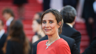 PHOTOS Julie de Bona sort le grand jeu en robe dos nu aux côtés d'Anaïs Demoustier, enceinte et radieuse au Festival de Cannes