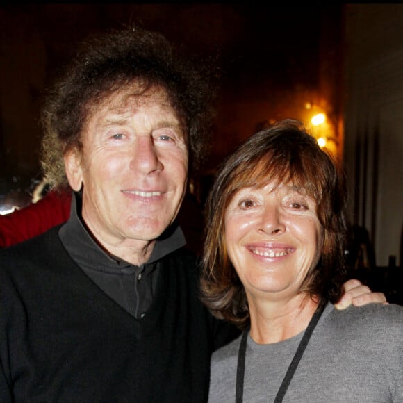 Ils se sont mariés en 1971 et le sont encore aujourd'hui...
Alain Souchon et sa femme au gala de l'Ifrad au profit de la recherche de la maladie d'alzheimer avec un concert "deux générations chantent pour la troisième" à l'opéra comique, à Paris.