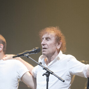 Le couple a deux enfants, Pierre et Charles, devenus eux aussi des artistes.
Le chanteur Alain Souchon sur scene en concert a Bruxelles, Belgique, le 30 avril 2022. Alain Souchon et ses deux fils Pierre et Charles, dit Ours - Photo by Monasse T/ANDBZ/ABACAPRESS.COM - 