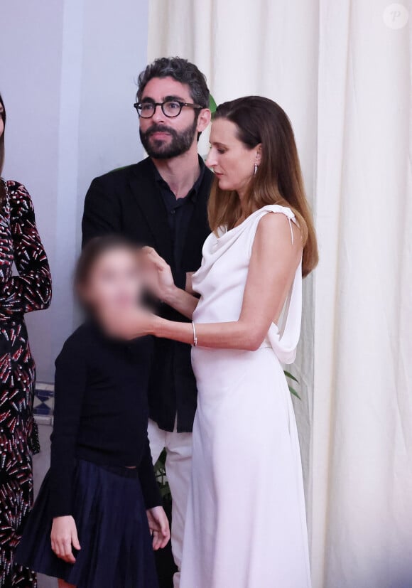 Camille Cottin accompagnée de son compagnon Benjamin Mahon et de leur fille Anna Paloma au photocall de cérémonie de clôture du 20ème Festival International du Film de Marrakech, Maroc, le 2 décembre 2023. © Dominique Jacovides/Bestimage 