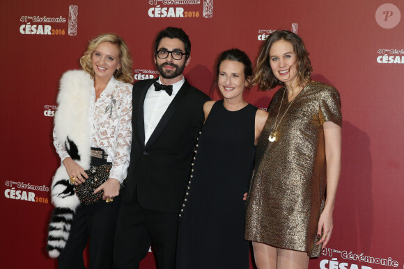 Eux qui s'affichent rarement ensemble mais qui ont été vus complices aux César 2016.
Noémie Saglio, son compagnon, Camille Cottin, Eloïse Lang - Photocall lors de la 41ème cérémonie des Cesar au théâtre du Châtelet à Paris, le 26 février 2016. © Borde-Jacovides/Bestimage 