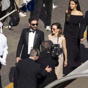 Benjamin Mahon de Monaghan et sa compagne Camille Cottin - Montée des marches du film « L’amour ouf » lors du 77ème Festival International du Film de Cannes, au Palais des Festivals à Cannes. Le 23 mai 2024 © Olivier Borde / Pool / Bestimage  Red carpet of the movie « Beating Hearts» during the 77th Cannes International Film Festival at the Palais des Festivals in Cannes, France. On may 23th 2024 