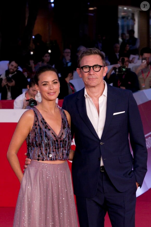 Bérénice Bejo et son mari, le réalisateur Michel Hazanavicius arrivent à la projection du film "Coupez" lors de la 17ème édition du Festival International du Film de Rome, Italie, le 14 octobre 2022. 