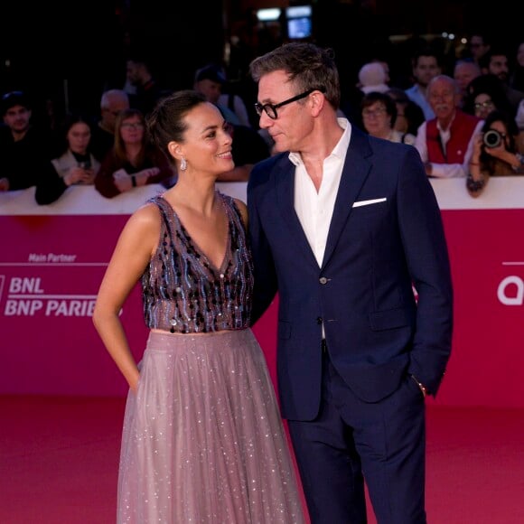 Bérénice Bejo et son mari, le réalisateur Michel Hazanavicius arrivent à la projection du film "Coupez" lors de la 17ème édition du Festival International du Film de Rome, Italie, le 14 octobre 2022. 